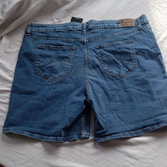 NWT Lee Mid‑Rise Blue Jean Shorts Size 20 | Plus‑Size Denim Summer - Picture 1 of 6